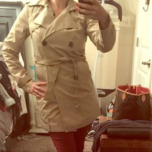 Everybody needs a signature trench!!